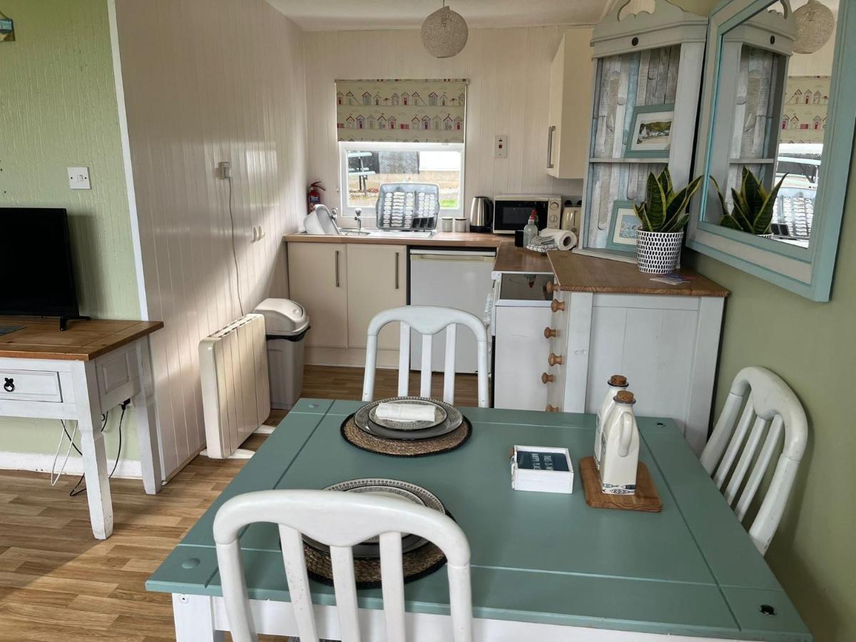 Entire Cozy Chalet In Bideford Bay Holiday Park Екстериор снимка